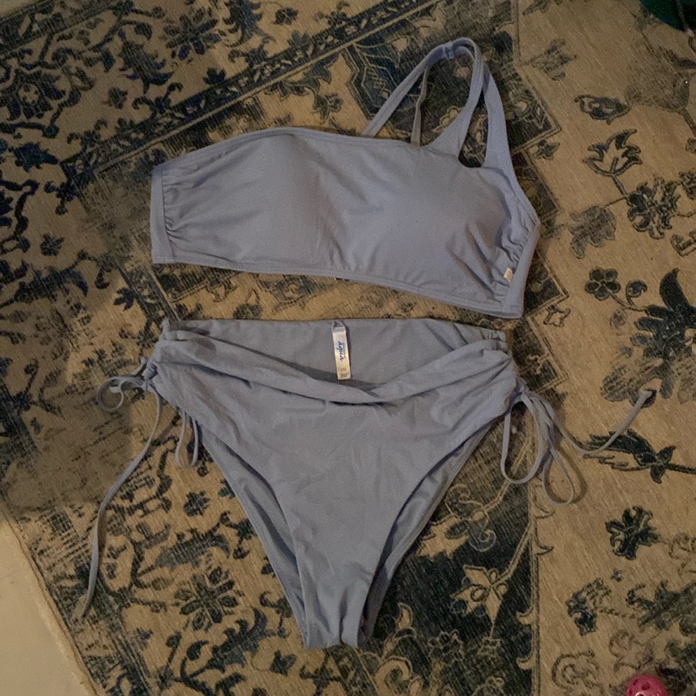 La vie en rose bikini off the shoulder in baby blue size L